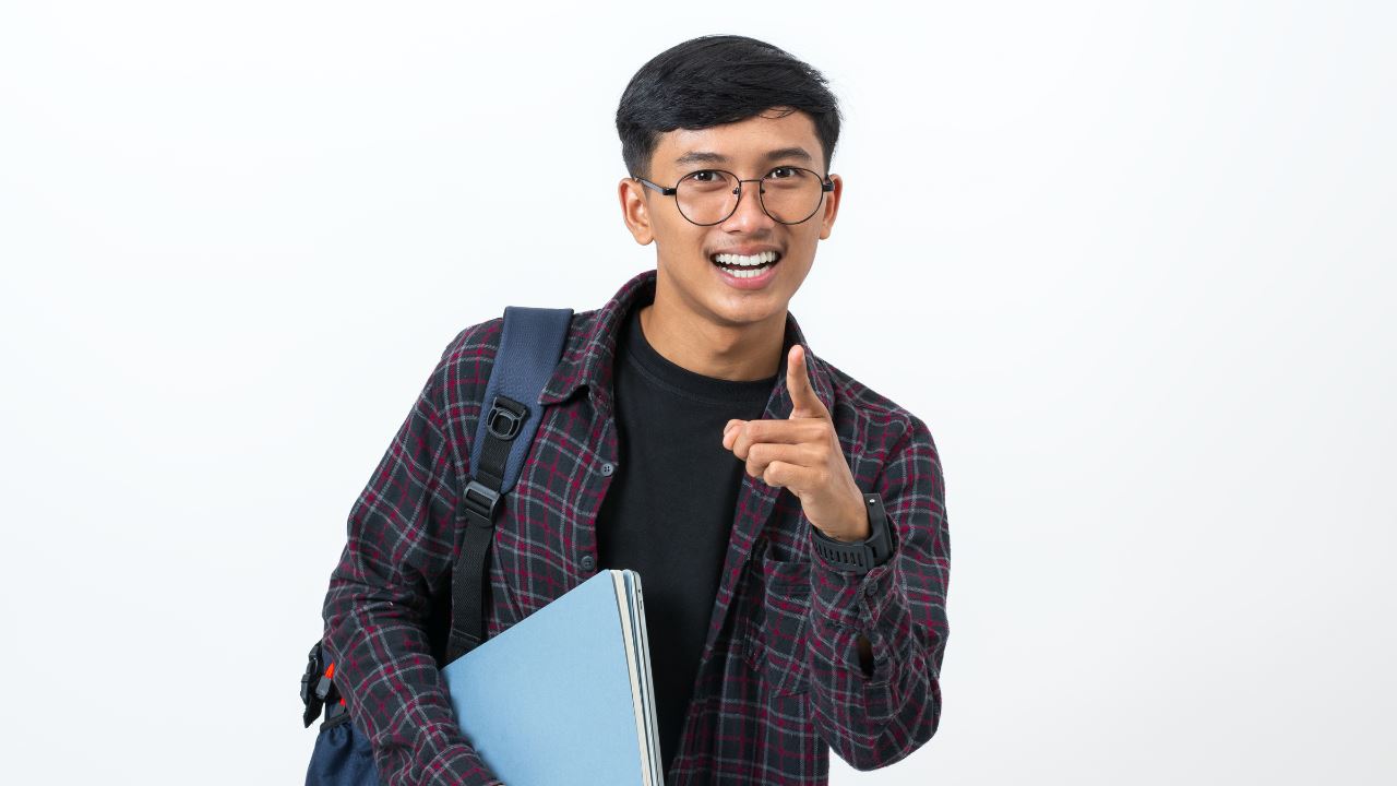 pelajar-lelaki-thumb-up