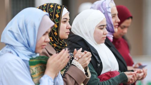 pesan pedas imam al-ghazali: rajin solat & puasa belum tentu mulia, cara layan orang lain sebenarnya buka rahsia jiwa!