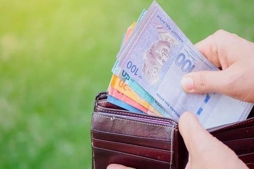 lihat sekeliling sebelum bersedekah kepada orang luar, mungkin saudaramu juga memerlukan bantuan