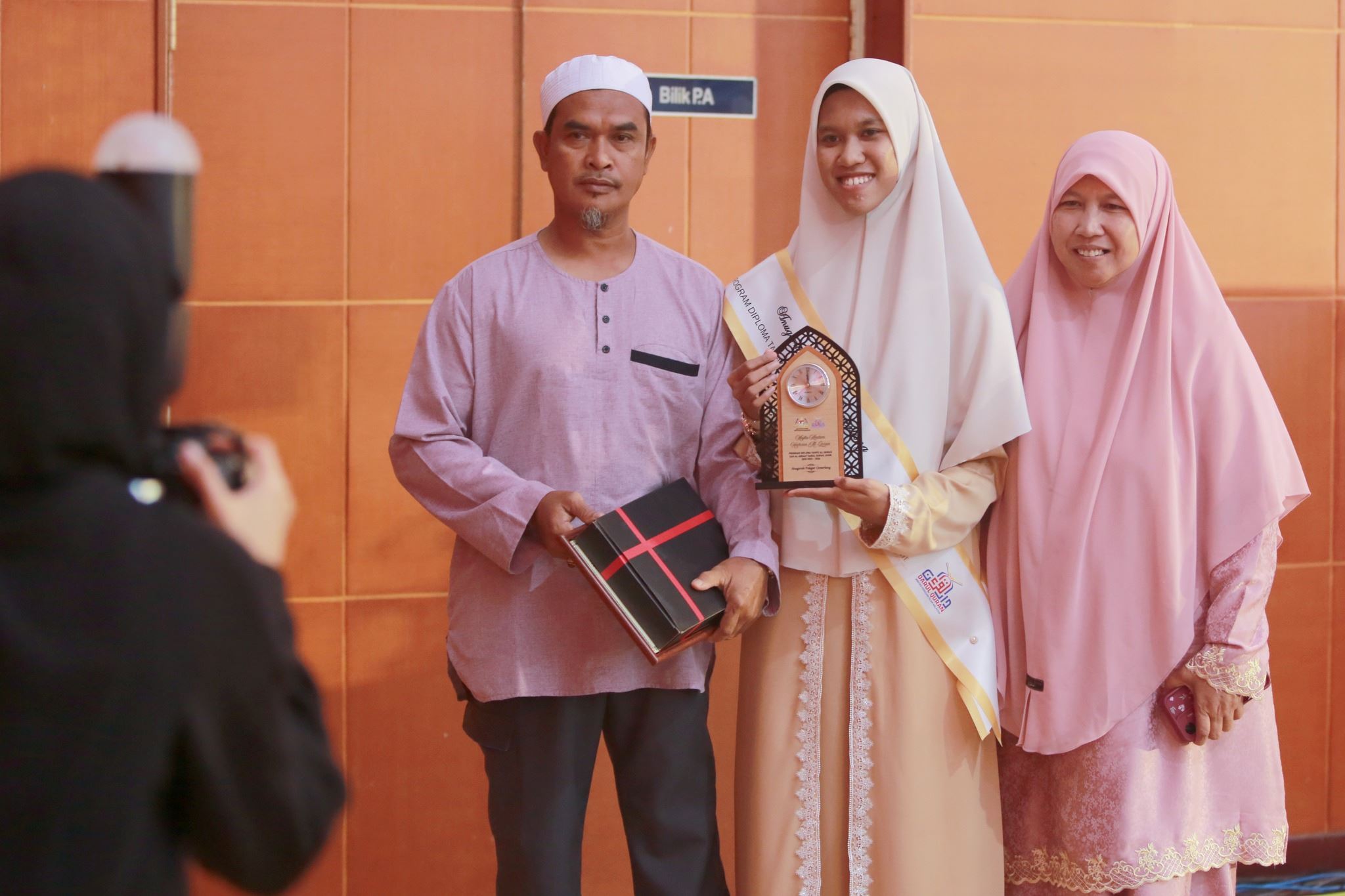 hafizah muda curi tumpuan.. cgpa hampir sempurna, khatam al-quran 10 kali dalam masa singkat