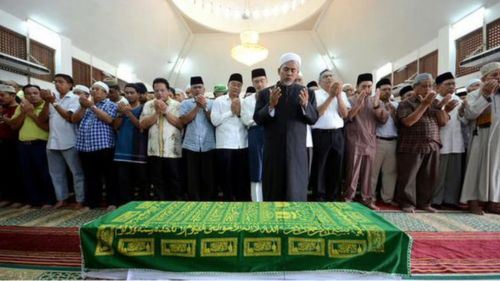 di sebalik kafan putih: tanggungjawab dan kasih sayang terakhir