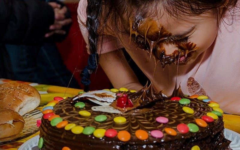 10 tradisi paling unik di dunia yang buat orang garu kepala