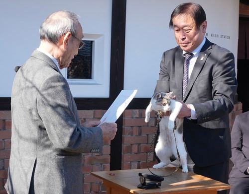 ketua stesen kereta api paling comel di dunia? jawapannya ada di jepun!