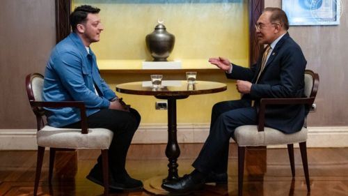 bukan sekadar bola sepak! pertemuan anwar ibrahim & mesut özil sentuh isu gaza, anak muda dan kisah cucu