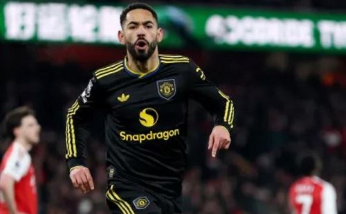 man united stun arsenal