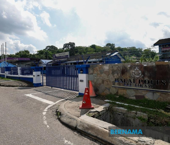 The entrance to the Ulu Tiram police station