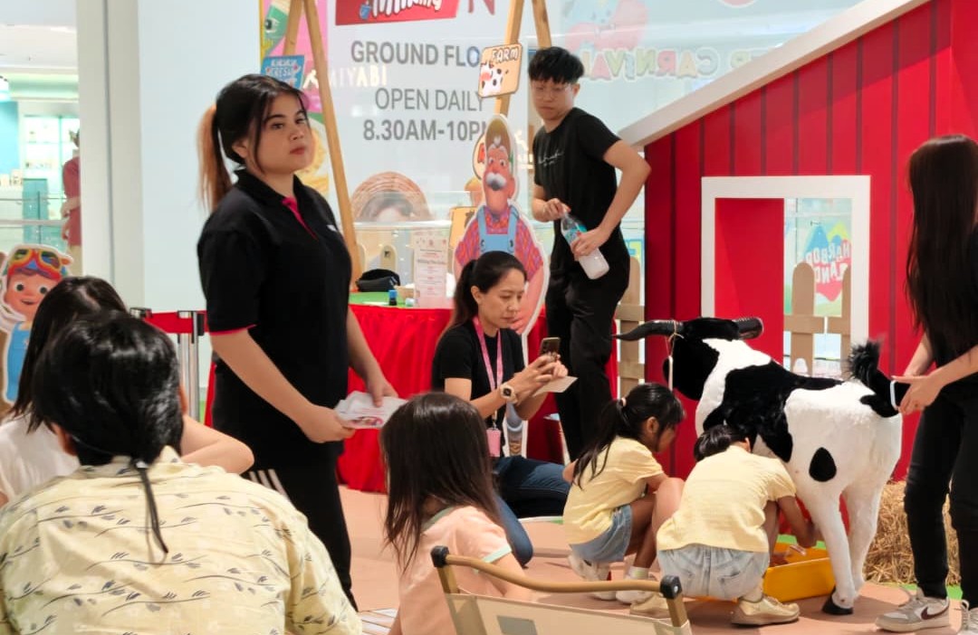 cow milking activity at klgcc mall