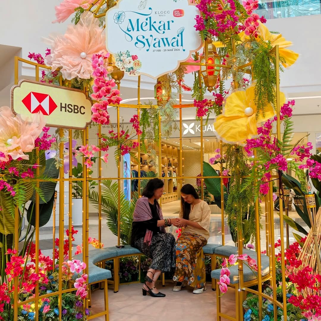 Two ladies shaking hands at Mekar Syawal seating area in KLGCC