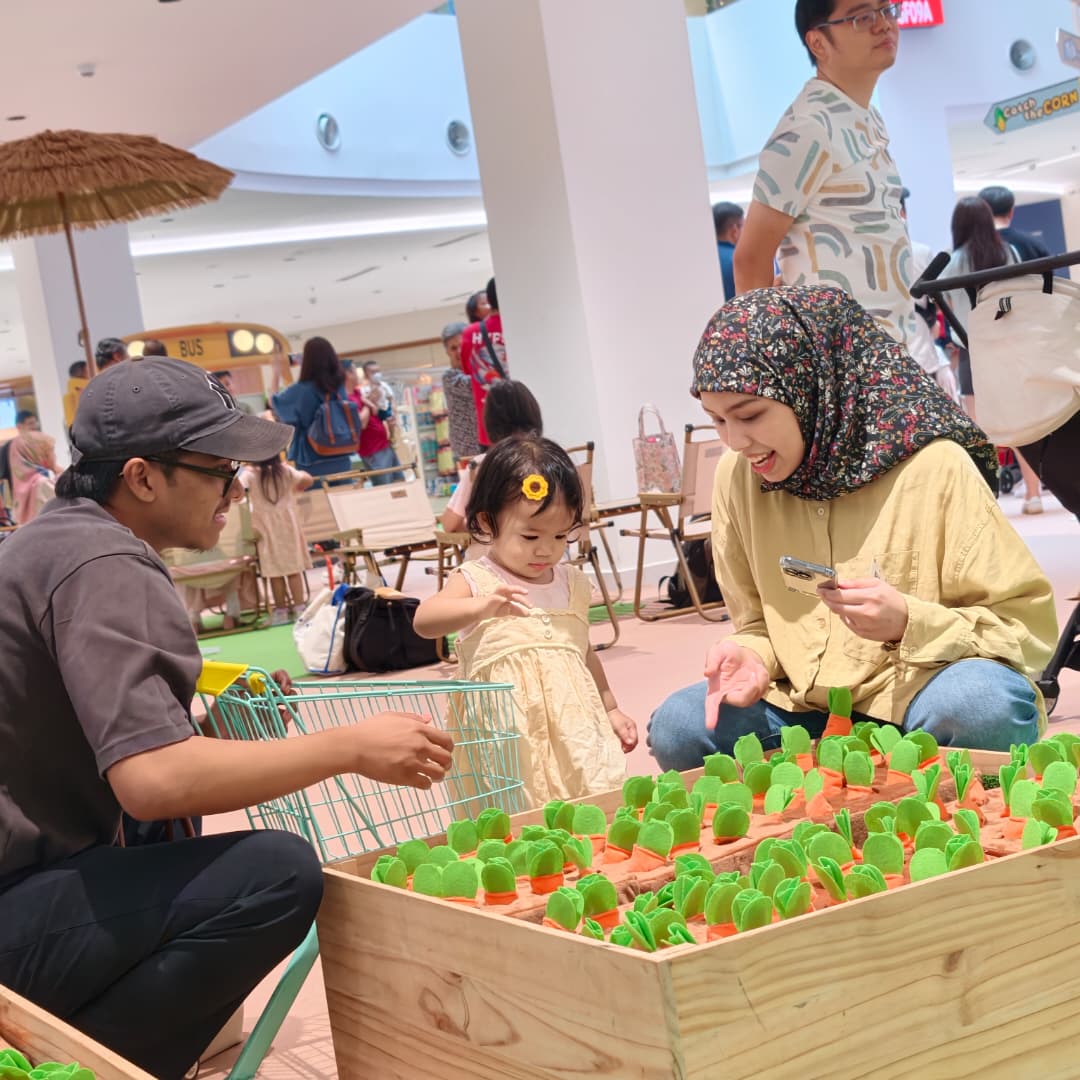 parents and their daughter playing cocomelon harvest play