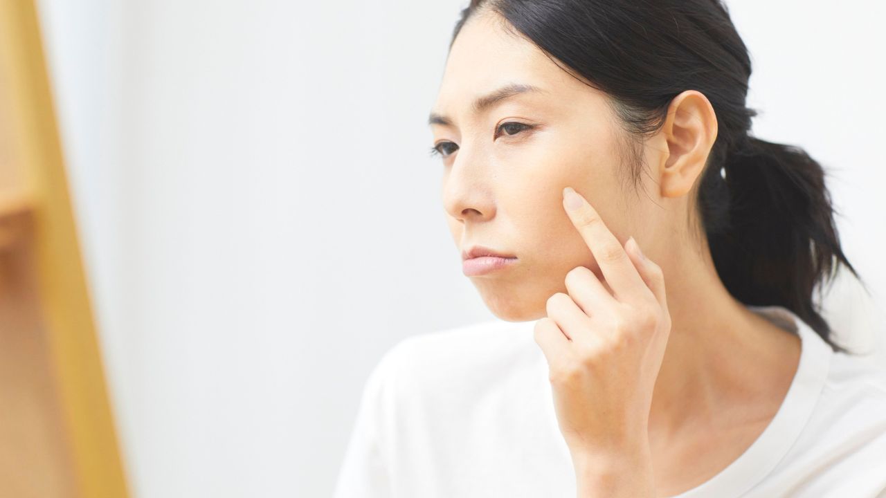 å¹²ç®è¤å½±åå¿æçå¥³ç