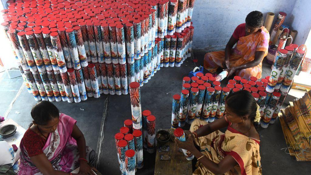 'இந்தியாவின் பட்டாசு உற்பத்தியில் சிவகாசி ஏறக்குறைய 90% பங்களிக்கிறது'